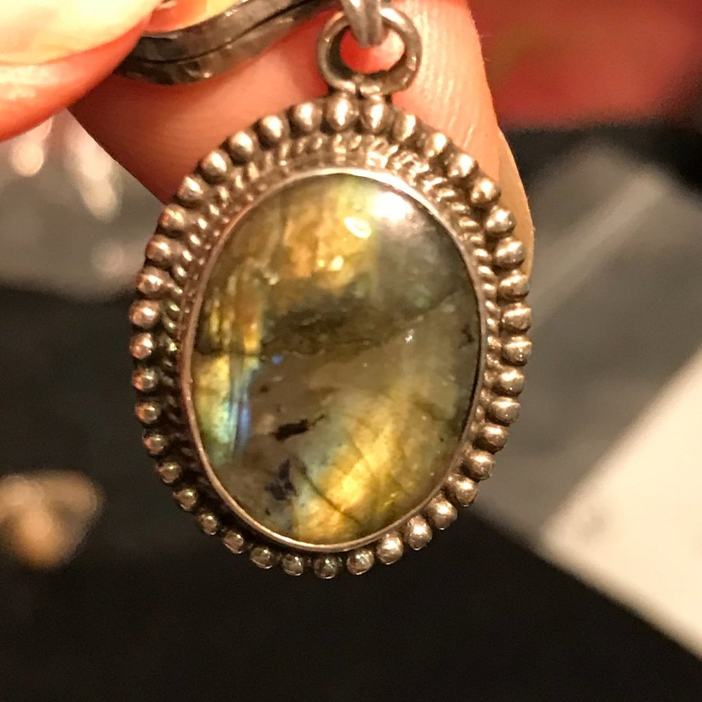 🎁 Sale! 🎁 Rainbow gray labradorite pendant in silver setting